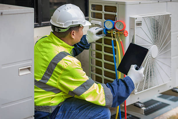 Professional Hvac technician working in Haubstadt, IN